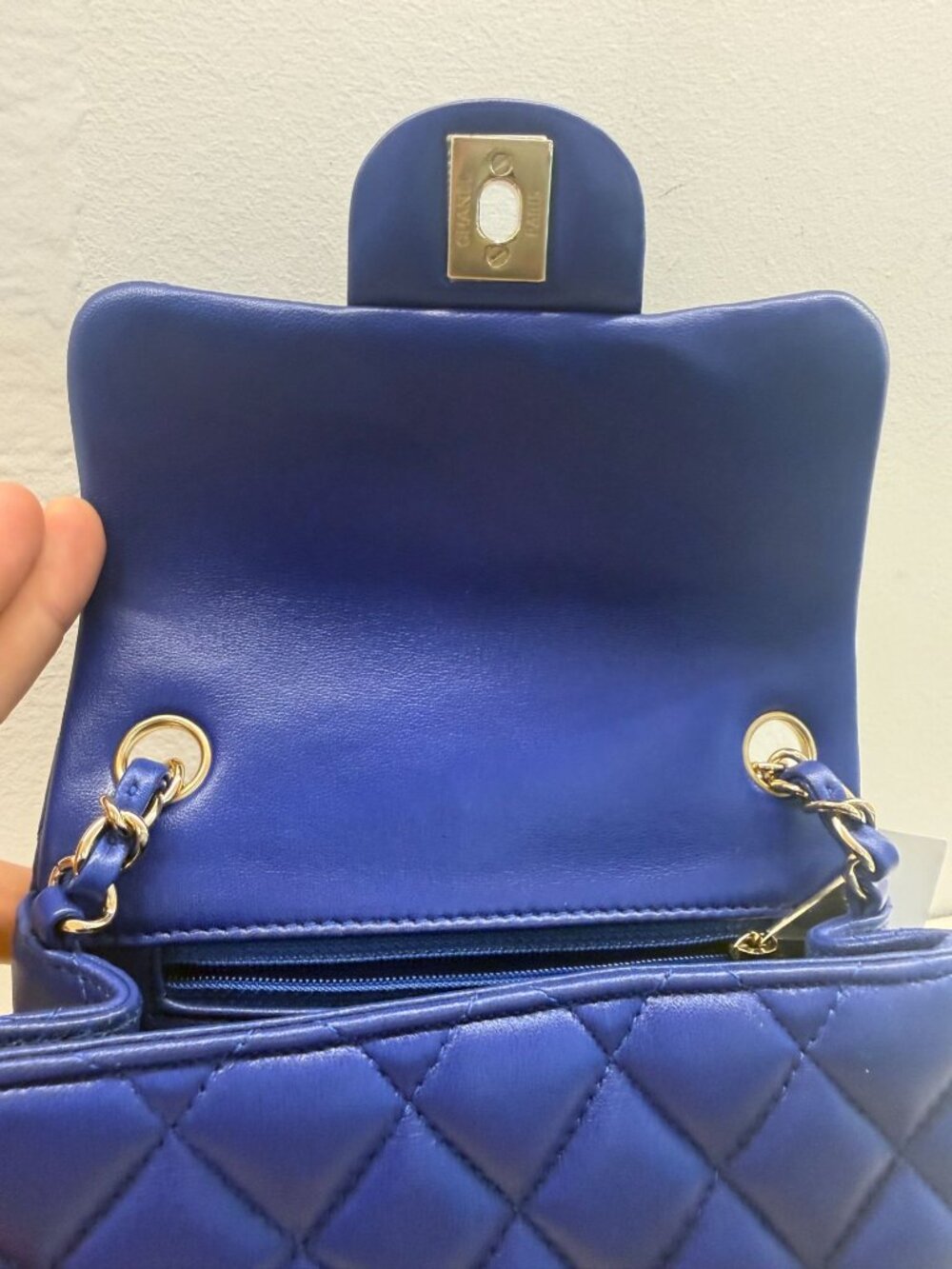 9073152CJ •(EH) Chanel Shoulder Bag Blue Leather - Picture 11 of 11